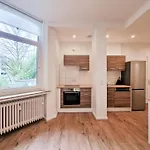 Tolstov Apartments - 1 Or 3 Room Apartments - 20 Min Messe Dus And Old Town Dus