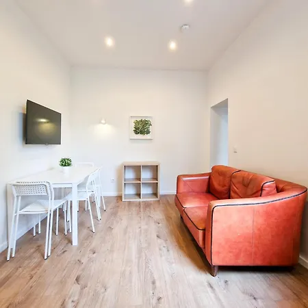 Tolstov - 1 Or 3 - 20 Min Messe Dus And Old Town Dus Appartement