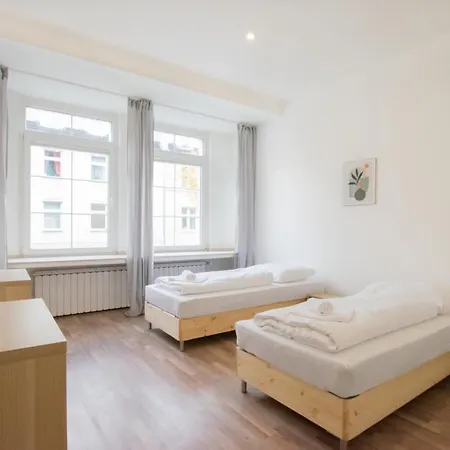 Tolstov - 1 Or 3 - 20 Min Messe Dus And Old Town Dus Appartement Düsseldorf
