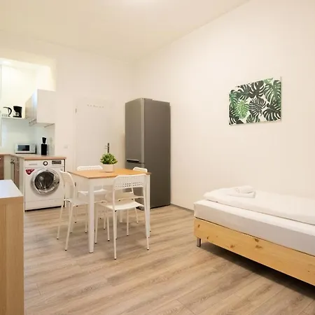 Tolstov - 1 Or 3 - 20 Min Messe Dus And Old Town Dus Appartement *
