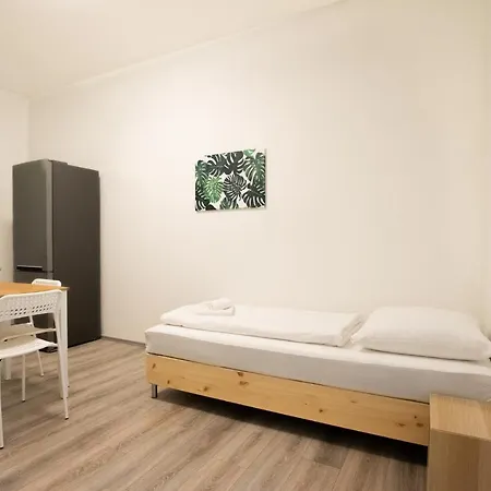 Tolstov - 1 Or 3 - 20 Min Messe Dus And Old Town Dus Appartement
