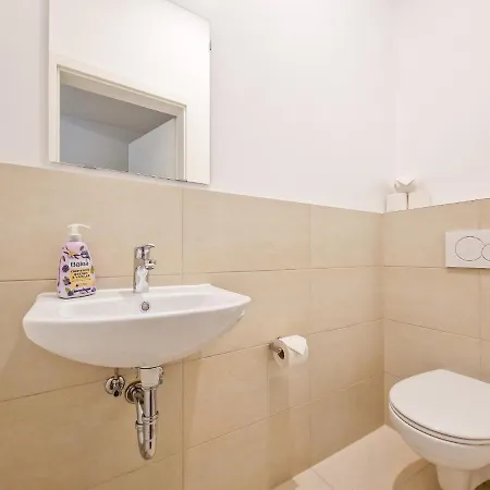 Appartement Tolstov - 1 Or 3 - 20 Min Messe Dus And Old Town Dus