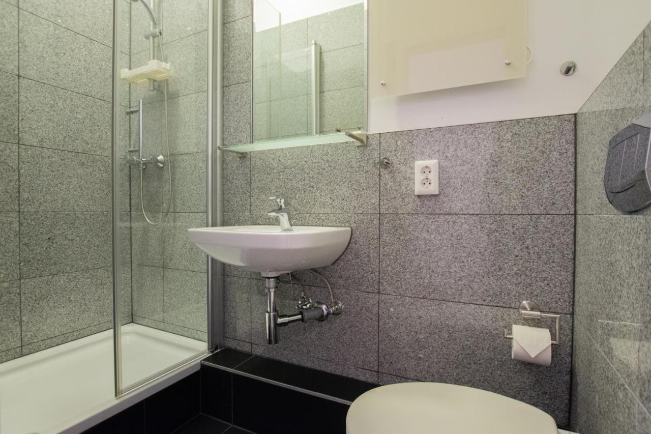 Apartment Raj Living - 1 Or 3 - 20 Min Messe Dus And Old Town Dus Düsseldorf