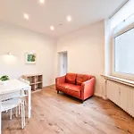 Tolstov Apartments - 1 Or 3 Room Apartments - 20 Min Messe Dus And Old Town Dus