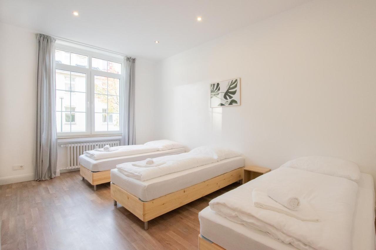 Tolstov - 1 Or 3 - 20 Min Messe Dus And Old Town Dus Düsseldorf