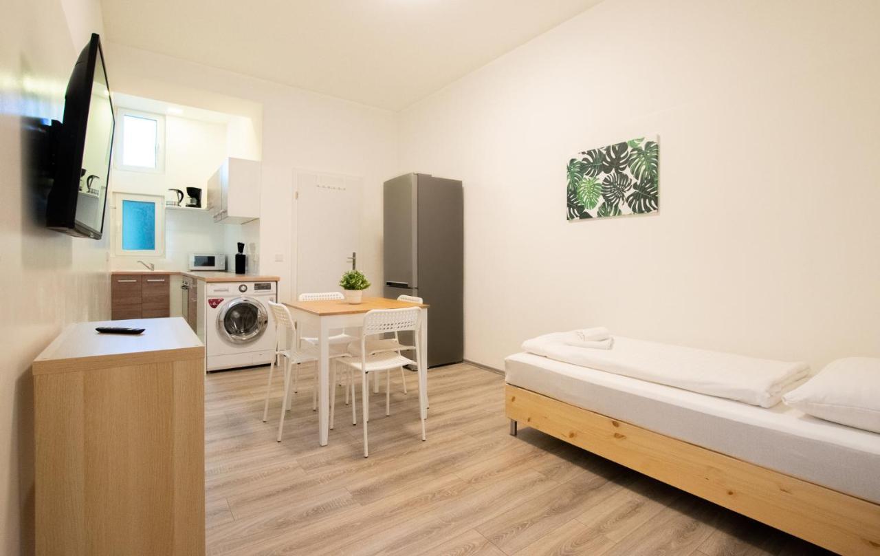 Tolstov - 1 Or 3 - 20 Min Messe Dus And Old Town Dus Apartment *